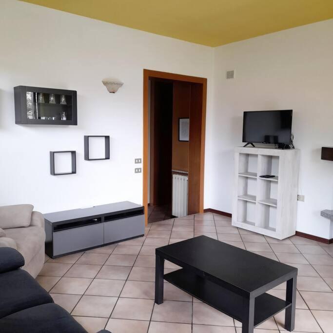Il Vecchio Kiwi - House With Private Garden Villa Oleggio Castello Luaran gambar